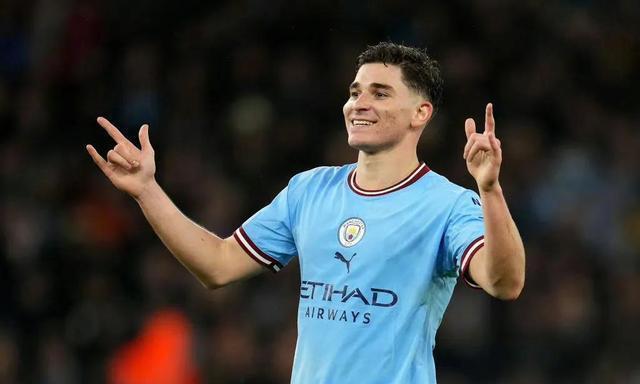 勒沃库森横扫AC米兰,格拉利什完成帽子戏法 勒沃库森横扫AC米兰,格拉利什完成帽子戏法