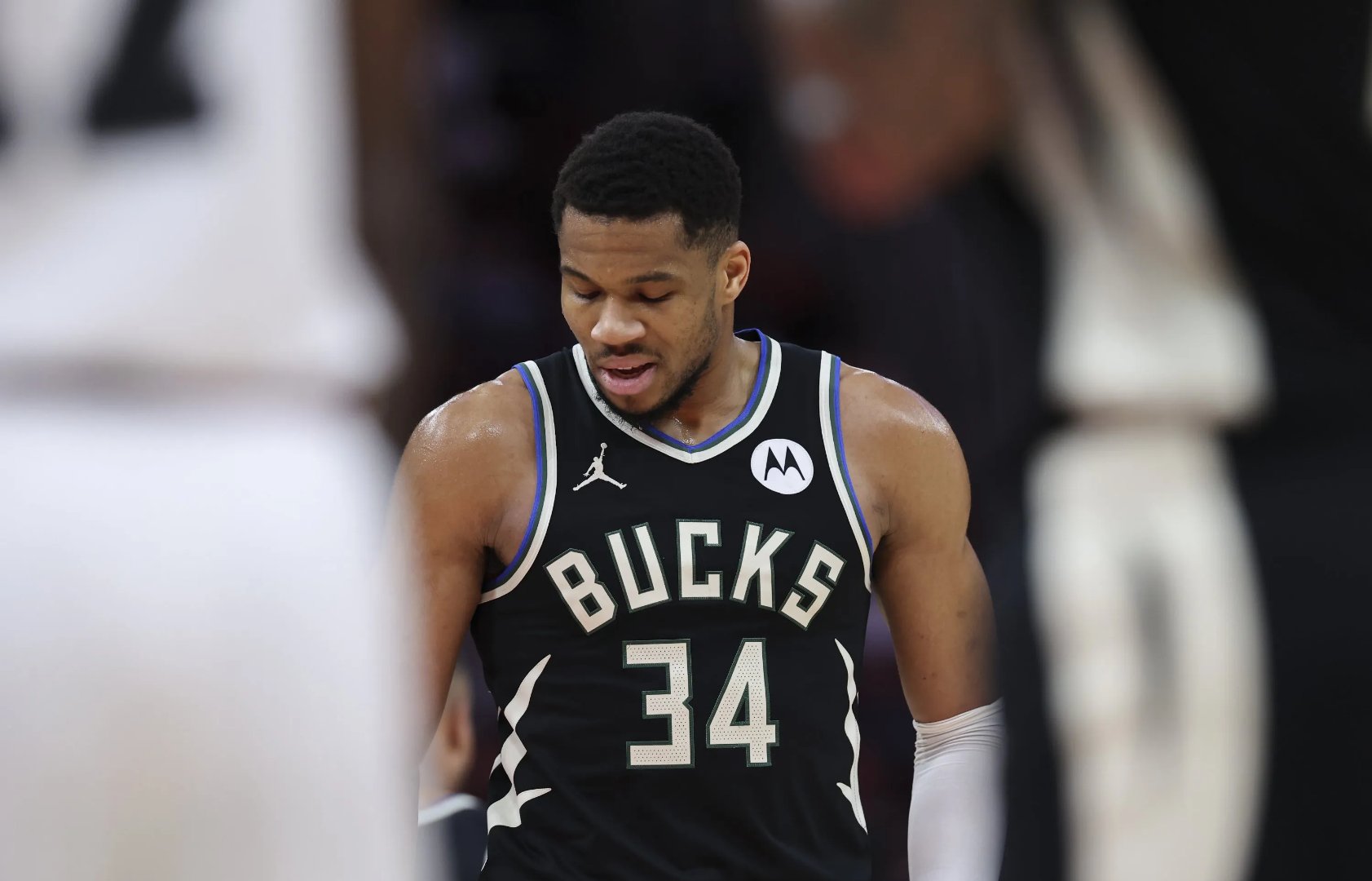 雄鹿B队鏖战猛龙，戈贝尔打破历史纪录