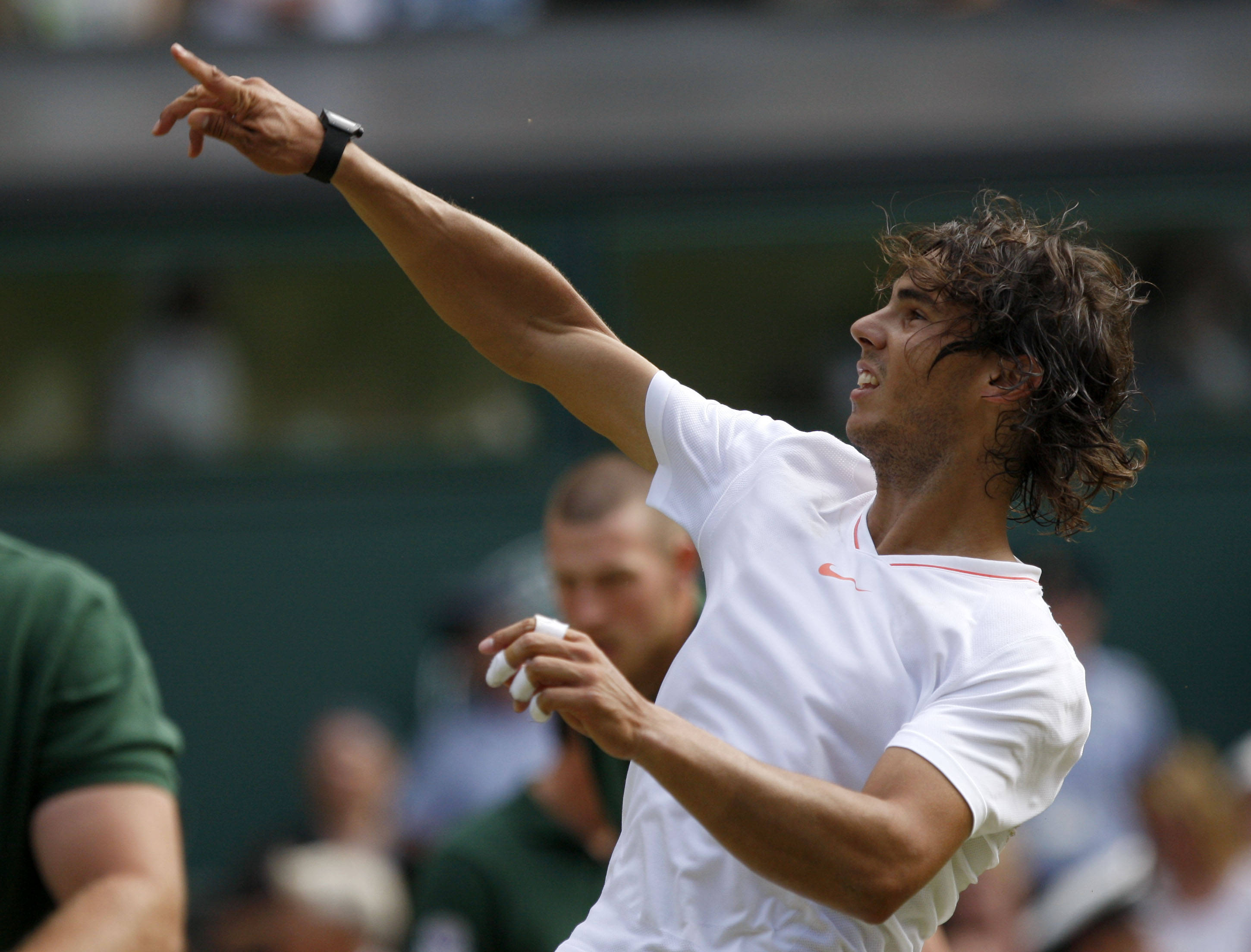 英国网球队险胜意大利网球队，纳达尔高光表现