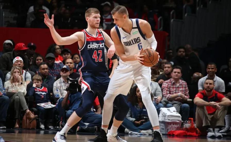 掘金碾压雄鹿B队，波尔津吉斯惊艳世界