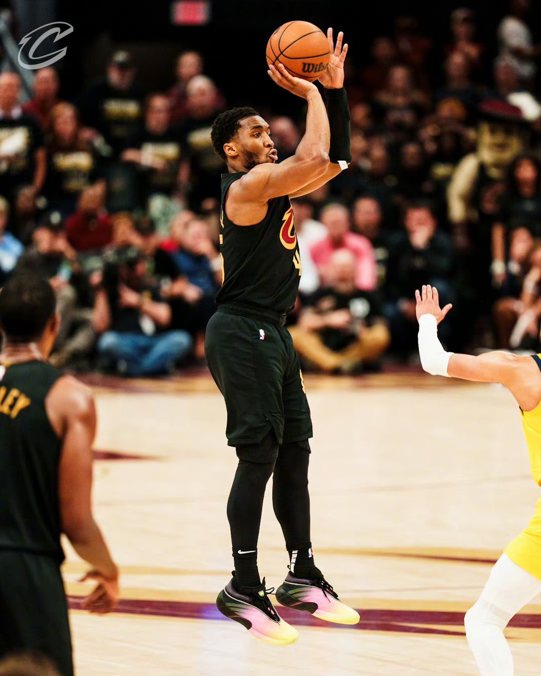 猛龙碾压步行者，戈贝尔三分雨点燃全场