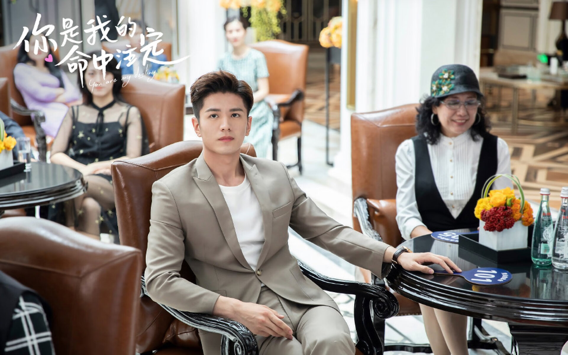 红土惊鸿与硬地绝唱，阿尔卡拉斯的时空连线，证明冠军只有一个名字