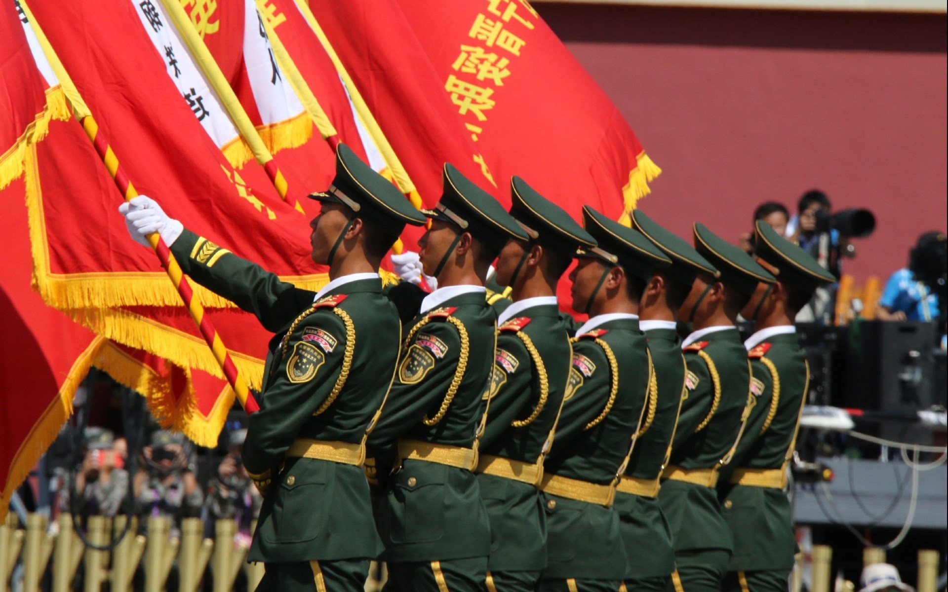 开云体育官网-绿茵与赛道间的失控法则，当战术纪律让位于暴烈天赋