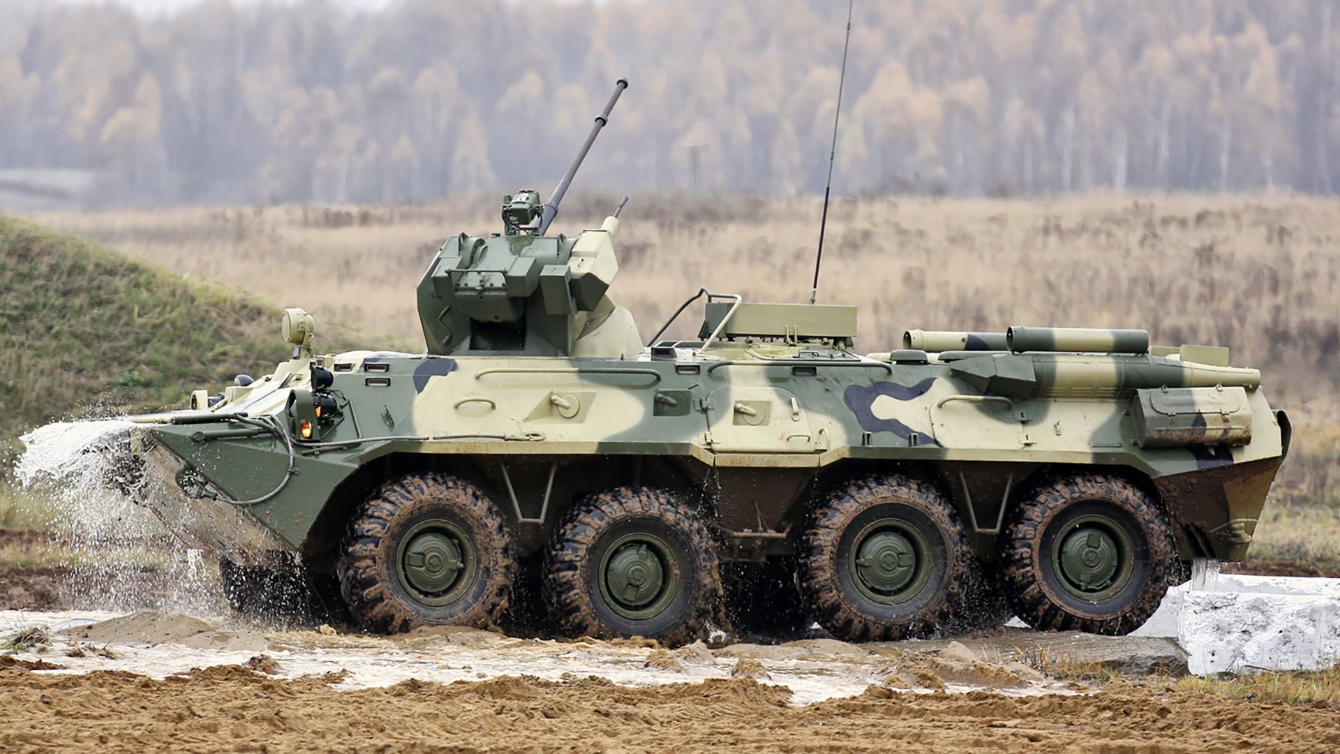 平行联赛，当曼联冲垮奥地利防线，萨拉赫在德甲争霸夜书写传奇