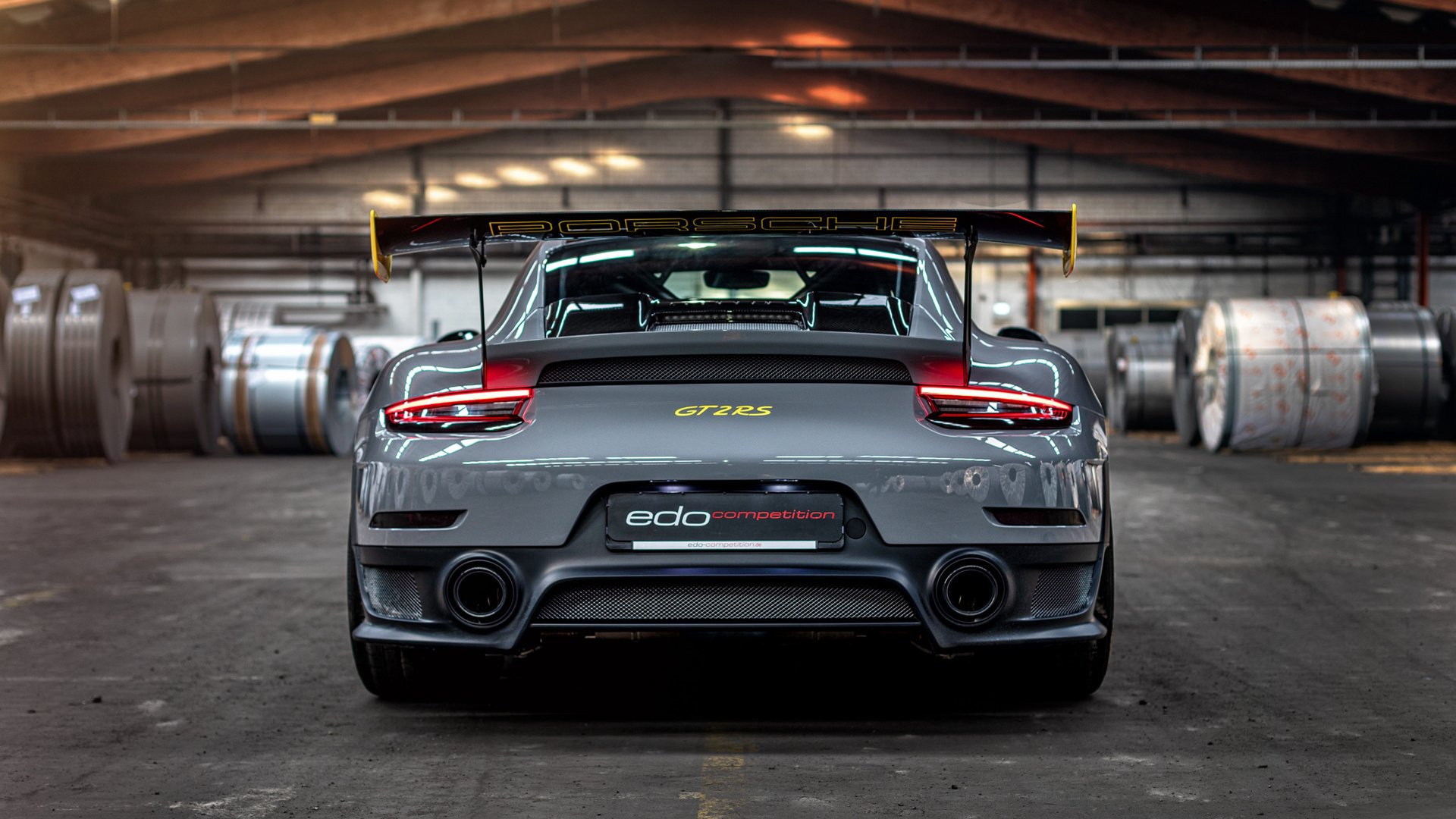 防线基石！皮克制胜头槌定乾坤，佛罗伦萨众志成城稳胜巴萨